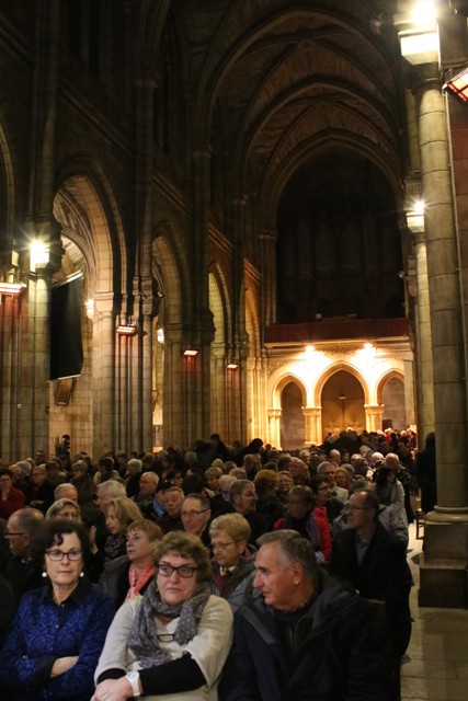 27 notre dame une eglise bien pleine