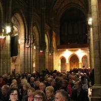 27 notre dame une eglise bien pleine