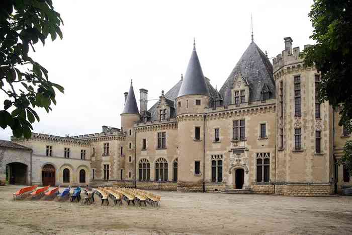 8 chateau montaigne w